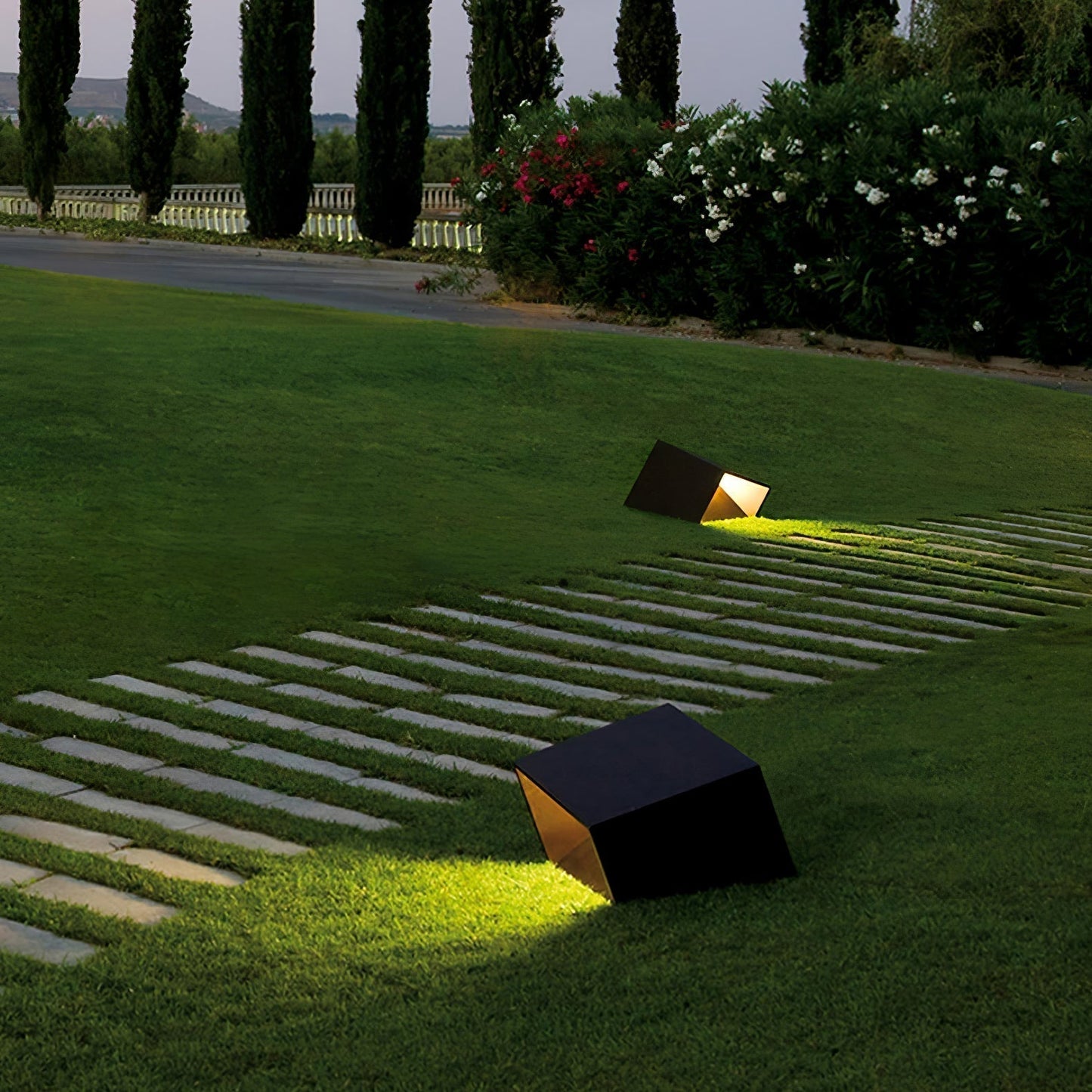 Lumero - Modern outdoor solar lamp for an ambient garden