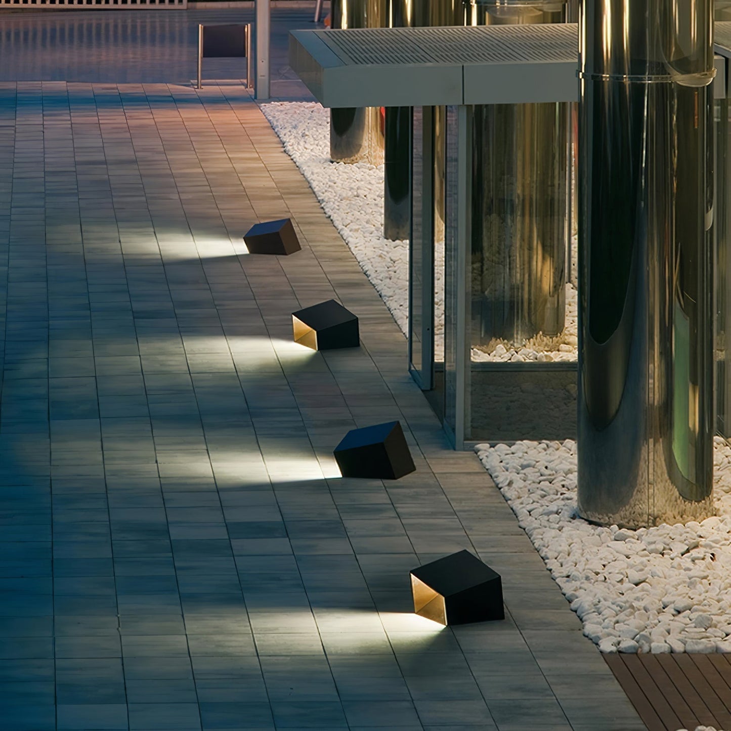 Lumero - Modern outdoor solar lamp for an ambient garden