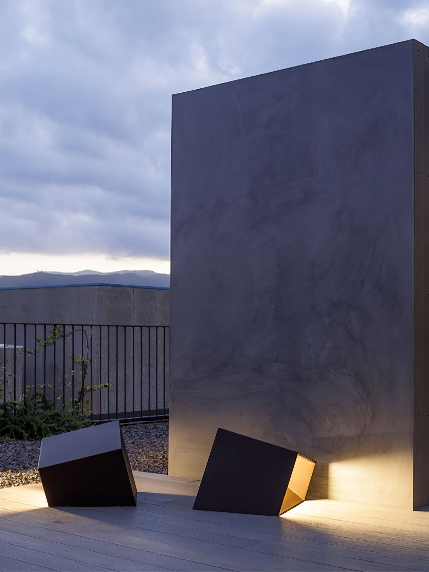Lumero - Modern outdoor solar lamp for an ambient garden