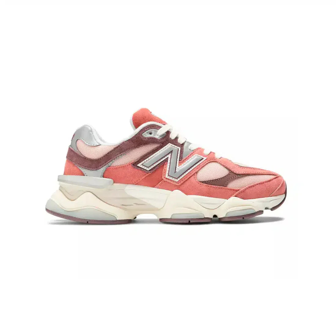 Baskets rétro en daim rose et beige New Balance 9060 pour femme