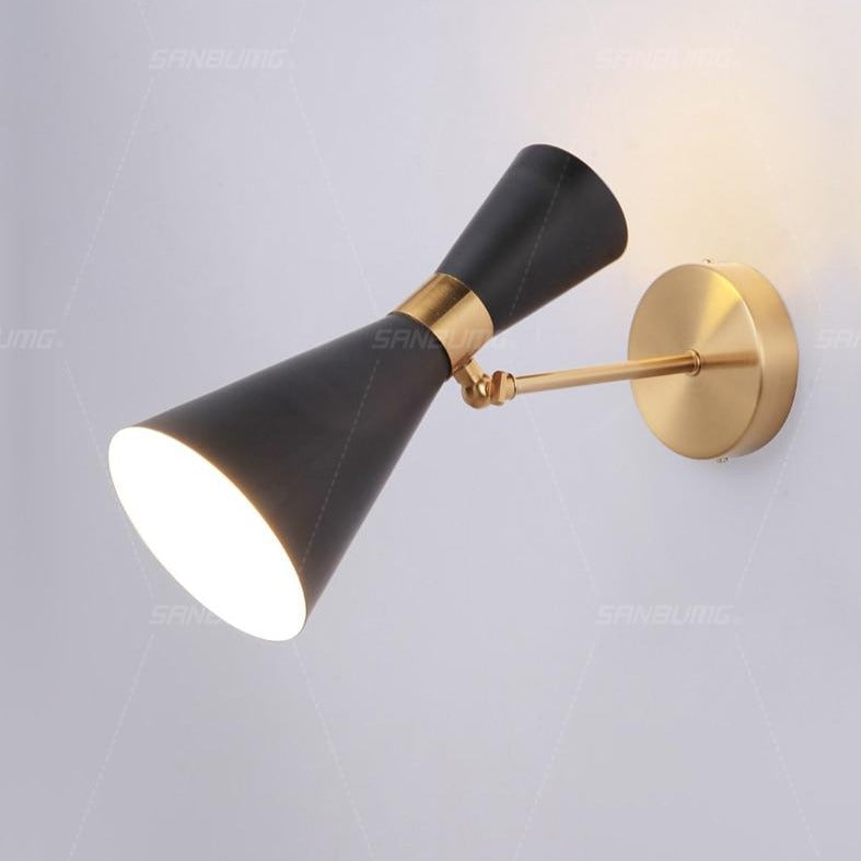 Lumiara – Applique murale LED dorée avec abat-jour triangulaire