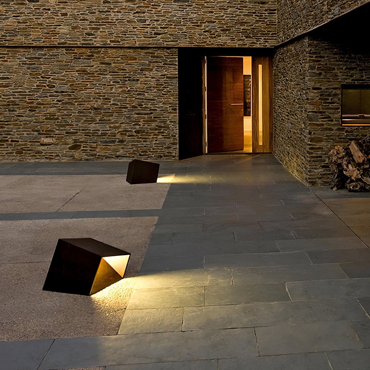 Lumero - Modern outdoor solar lamp for an ambient garden