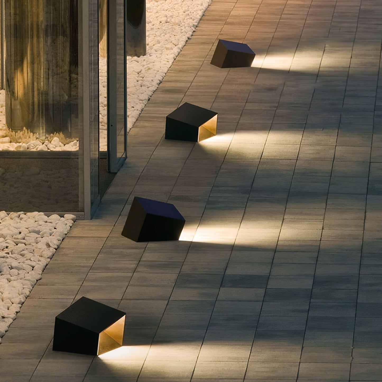 Lumero - Modern outdoor solar lamp for an ambient garden