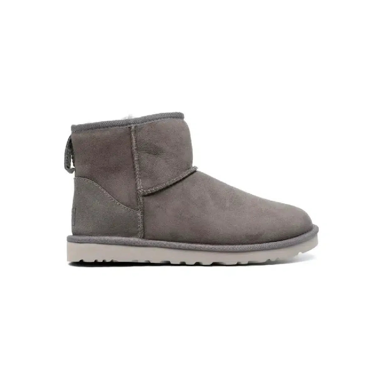 Bottes UGG Classic Grey – Chaleur, Élégance et Confort pour l'Hiver