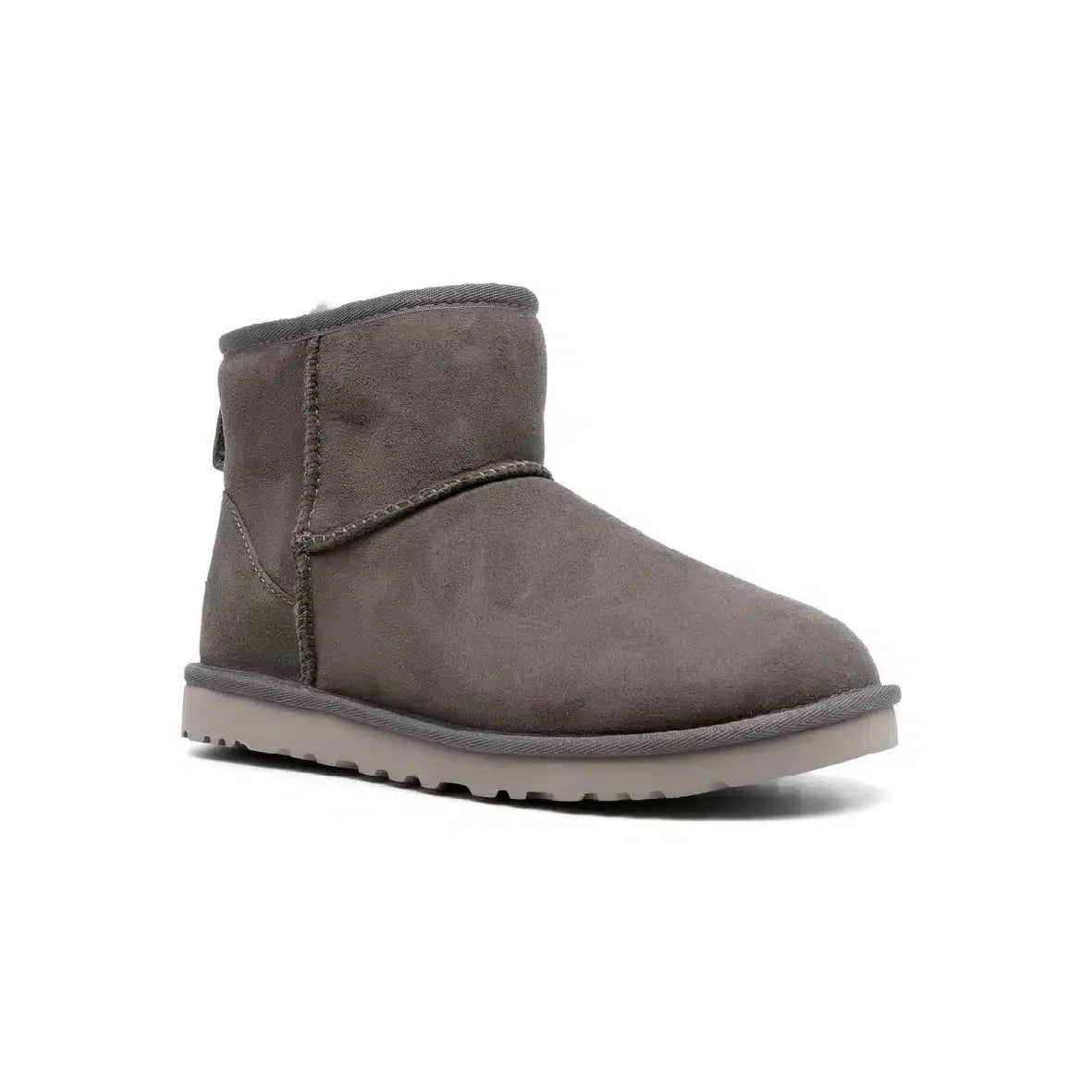 Bottes UGG Classic Grey – Chaleur, Élégance et Confort pour l'Hiver
