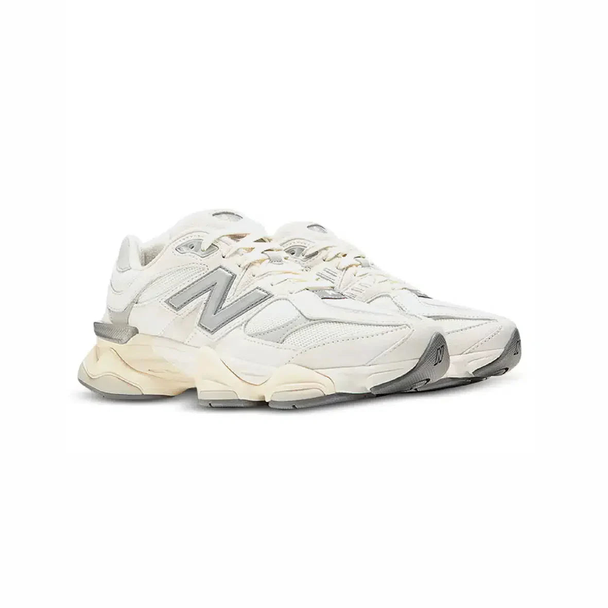 Baskets rétro New Balance 9060 pour homme en daim blanc