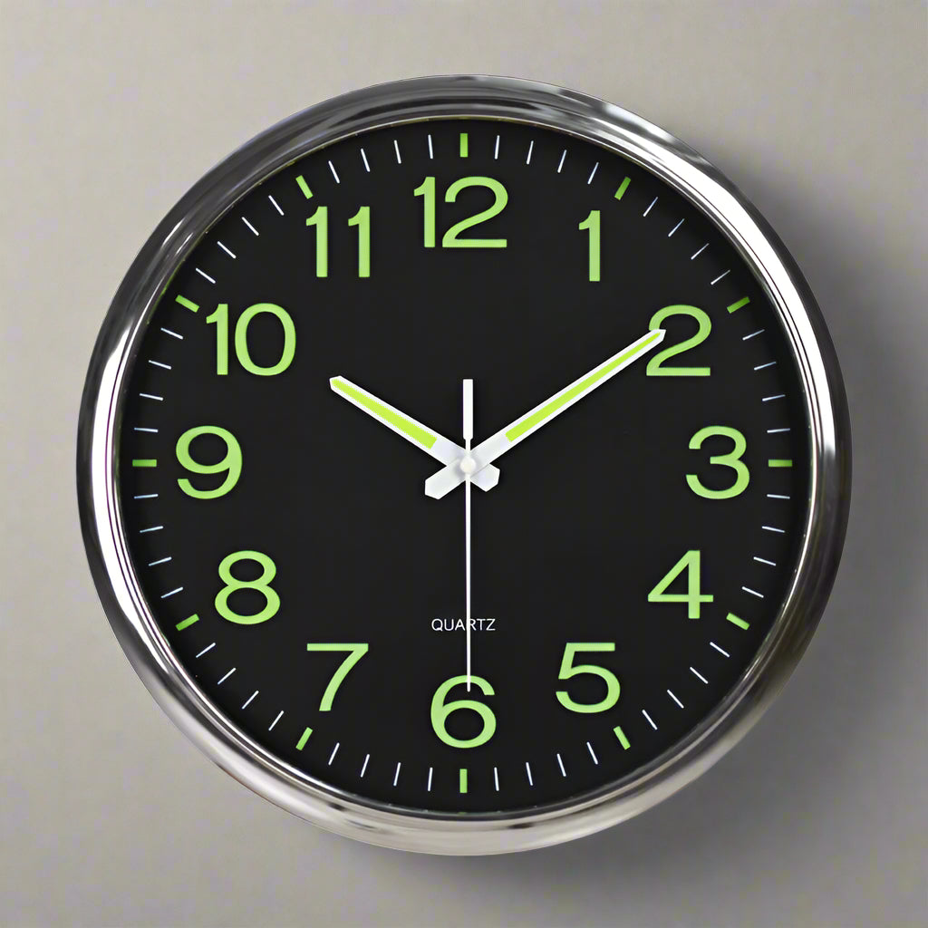 VELLUNO – Moderne stille wandklok met LED-verlichting, 30 cm, perfect voor woonkamer of kantoor.