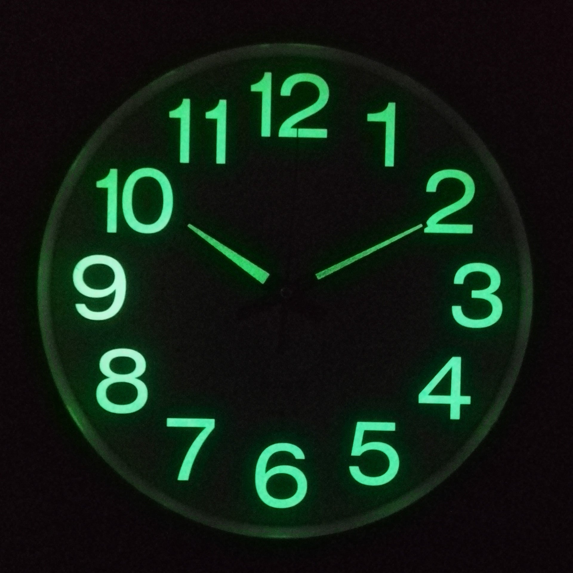 Velluno – Horloge murale silencieuse avec éclairage LED