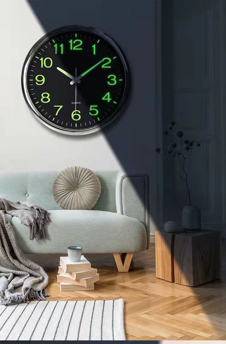 Velluno – Silent wall clock with LED lighting
