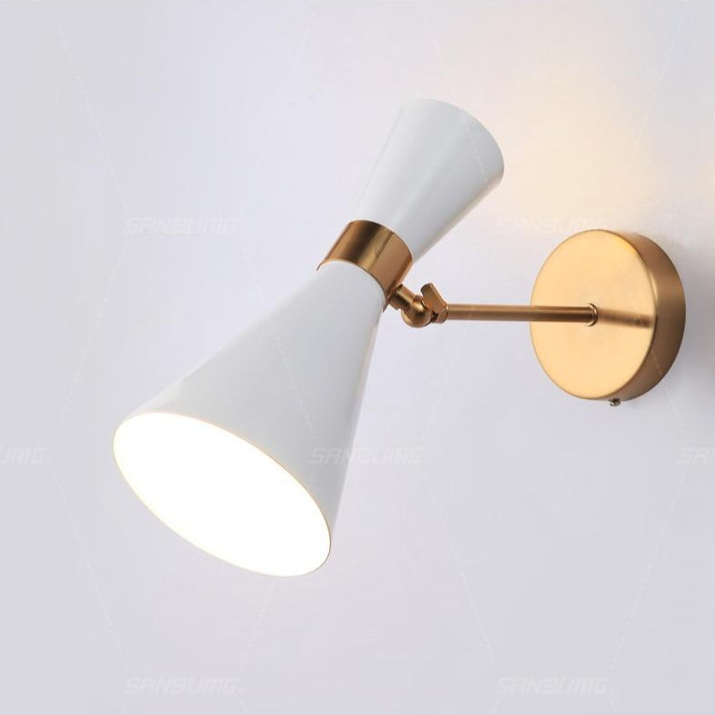 Lumiara – Applique murale LED dorée avec abat-jour triangulaire